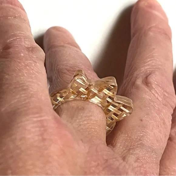 Chic Artist Designed Woven Gold-Tone Resin Ring New - Picture 2 of 9